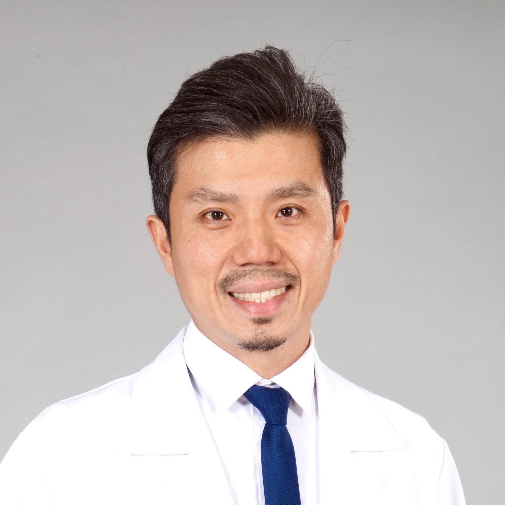 吳昱愷醫師 - 台北眼科診所白內障手術專家